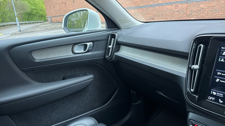 Volvo Xc40 2.0 T4 Inscription Pro 5dr AWD Geartronic Petrol Estate